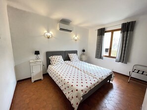 2 chambres, fer et planche à repasser, lit parapluie, Wi-Fi gratuit