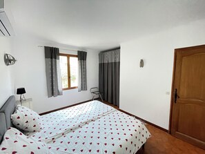 2 bedrooms, iron/ironing board, travel crib, free WiFi