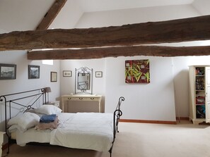 4 bedrooms, desk, iron/ironing board, travel cot