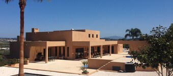 AMAZING 5 Suite Villa, oppvarmet basseng, hager, BBC, Aircondition, lør TV, WI-FI, Parkeringsplass