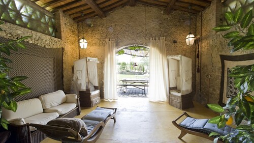 Casabianca 12, Emma Villas