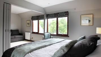 6 bedrooms, iron/ironing board, travel cot, WiFi