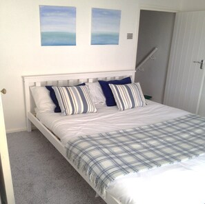 3 bedrooms, iron/ironing board, WiFi, bed sheets - Charming 3 Bedroom Cottage mins from town, harbour & Beaches.  (Saint Ives)