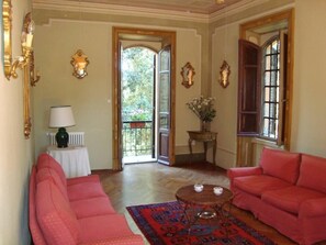 Fernseher, Kamin, DVD-Player, Stereoanlage