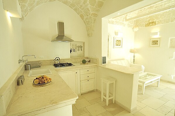 Fridge, stovetop, coffee/tea maker, toaster