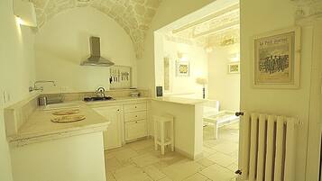 Fridge, stovetop, coffee/tea maker, toaster