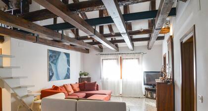 New Central, Cozy, 2 bedrooms, living room, free wifi, AC, 51 inch LED TV