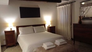2 bedrooms, iron/ironing board, free WiFi, bed sheets - New Central, Cozy, 2 bedrooms, living room, free wifi, AC, 51 inch LED TV (Venezia)