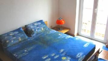 2 bedrooms, iron/ironing board, travel cot, WiFi