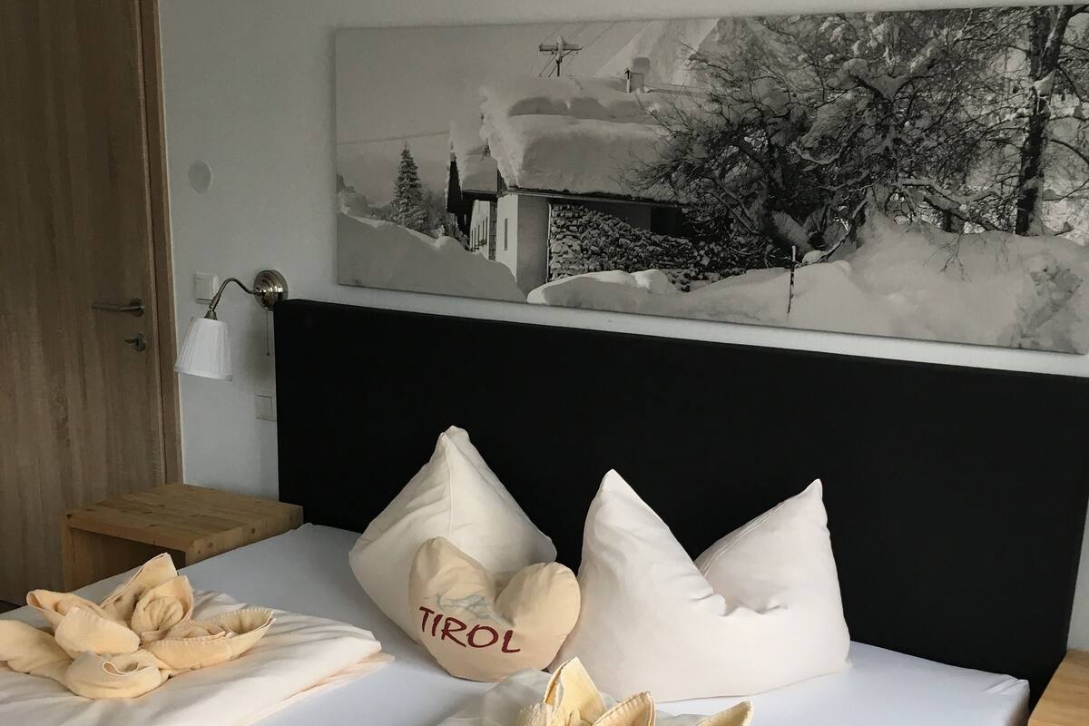 Apartment, 2 Bedrooms, Mountain View (Adlerhorst) | In-room safe, individually decorated, blackout curtains