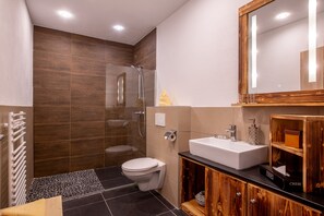 Double Room | Bathroom | Shower, free toiletries, hair dryer, bathrobes