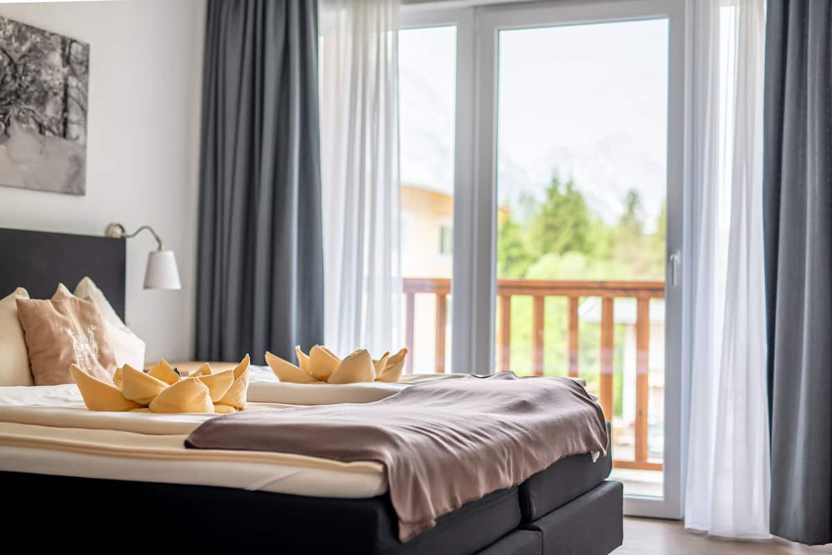 apartment, 1 bedroom (bergblick) | in-room safe, individually decorated, blackout curtains