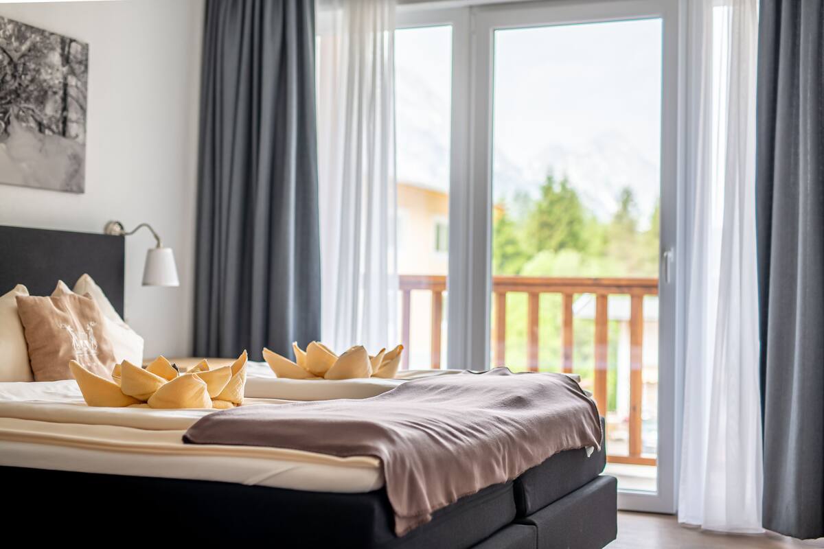 Apartment, 1 Bedroom (Bergblick) | In-room safe, individually decorated, blackout curtains