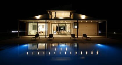 Villa mit freistehendem Haus, Klimaanlage, Wifi, Garten, privatem Schwimmbad