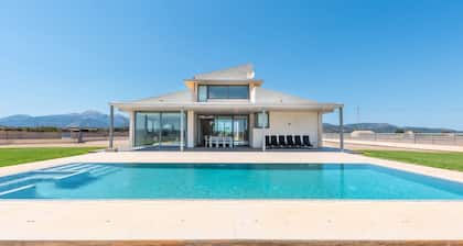 Villa with detached house, air conditioning, wifi, garden, private swimming pool