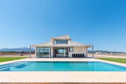 Villa with detached house, air conditioning, wifi, garden, private swimming pool
