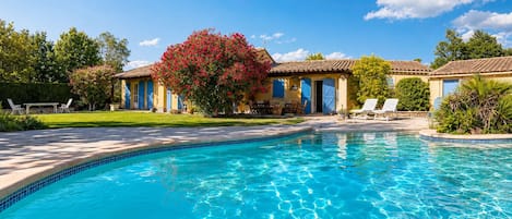 Piscine extérieure, piscine chauffée