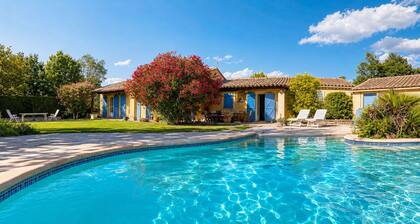 Family holiday villa with pool, large grounds and views of Mont Ventoux