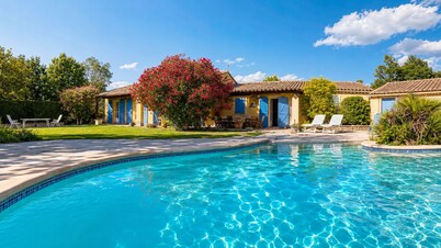 Family holiday villa with pool, large grounds and views of Mont Ventoux