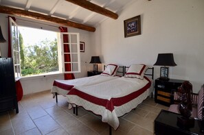 4 bedrooms, desk, iron/ironing board, travel cot