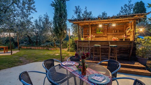 Buca delle Fate 8, Emma Villas