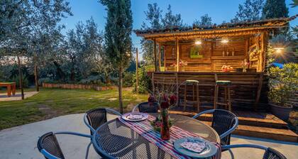 Buca delle Fate 8, Emma Villas