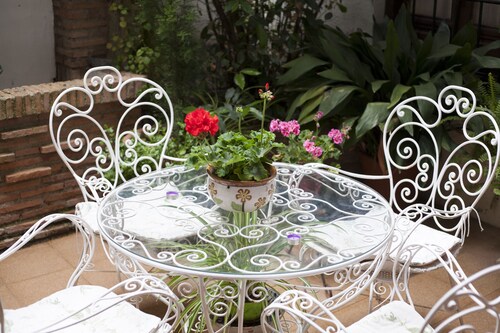 Andalusian house, typical patio, solarium, to visit Granada, Alhambra, free Wifi