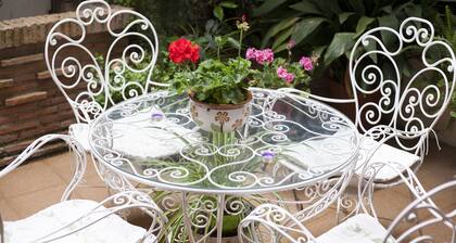 Andalusian house, typical patio, solarium, to visit Granada, Alhambra, free Wifi