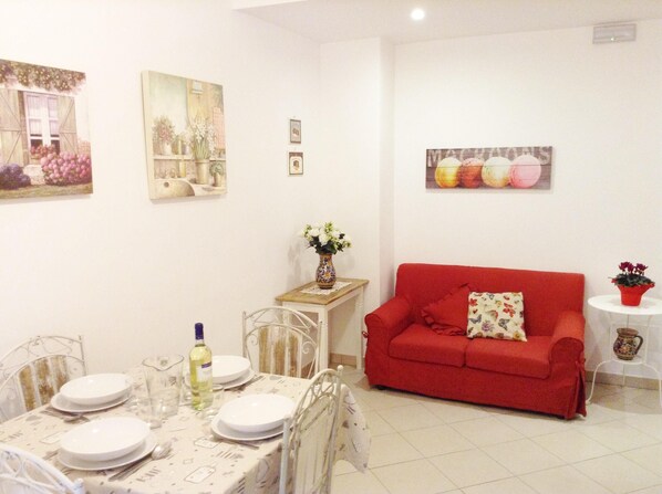Dining - SPECIAL COZY, COMFORTABLE, CENTRAL WIFI ,TV SAT, CLOSE VATICAN AND METRO CIPRO (Roma)