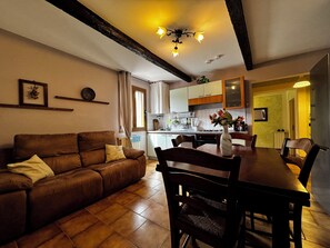 Interior - Holiday Home Butterfly (Ground Floor) Deep Tuscan Countryside (San Miniato)