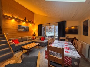 Smart TV, books - Spacious, family 3 bedroom duplex - only 50m from the ski slopes (Saint-Jean-D'aulps)