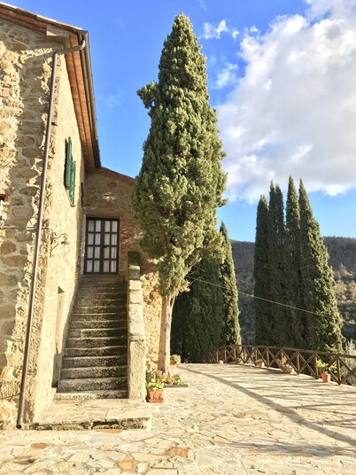 Farmhouse in the hills with panoramic view and swimming pool