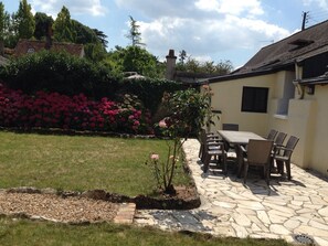 Outdoor dining - Spacious 18th century house, Loire Valley UNESCO heritage (Amboise)