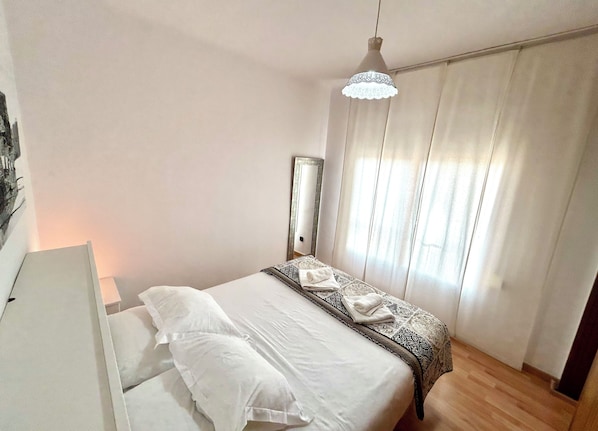 4 chambres, fer et planche à repasser, accès au Wi-Fi (inclus)