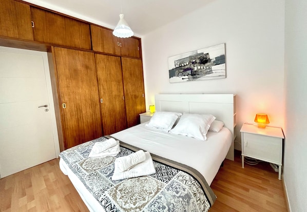 3 habitaciones, tabla de planchar con plancha y wifi gratis