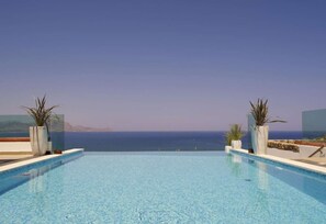 حمّام سباحة خارجي، حمّام سباحة مُدفَّأ