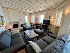 TV, fireplace, books, stereo