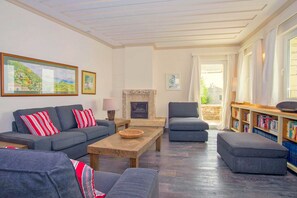 TV, fireplace, books, stereo