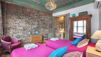 2 bedrooms, iron/ironing board, free WiFi, bed sheets