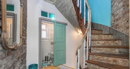 Historical 3 storey house in Old Istanbul, recently restored, comfortable stay!