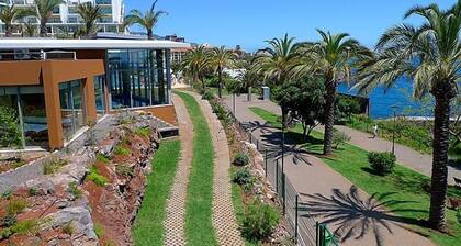 Large three bedroom by the seaside promenade