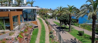 Large three bedroom by the seaside promenade