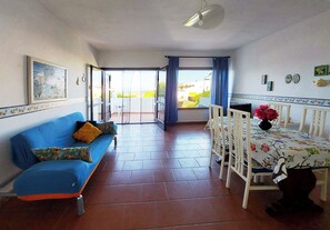 TV - Casa Cala Lupo - Three-room apartment 350 meters from the Cala Lupo beach (Stintino)