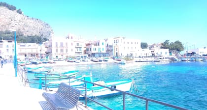Splendid Apartment entirely on the sea- Free Wi-Fi- Terrace