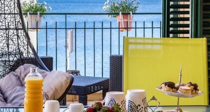 Splendid Apartment entirely on the sea- Free Wi-Fi- Terrace