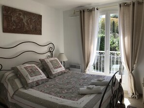 4 chambres, fer et planche à repasser, lit parapluie, Wi-Fi gratuit