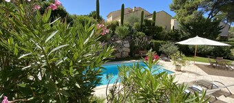 VILLA FULL OF CHARM WITH PIANO AND SWIMMING POOL HEATED ON GOLF PT-ROYAL PROVENC