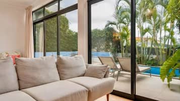 Smart TV, reproductor de DVD, libros y biblioteca musical