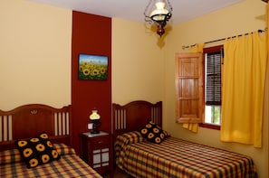 5 habitaciones, tabla de planchar con plancha, wifi y ropa de cama