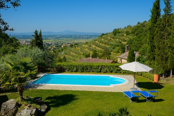 Outdoor pool - Villa in a hilly area surrounded by greenery with swimming pool and breathtaking views (cortona)
